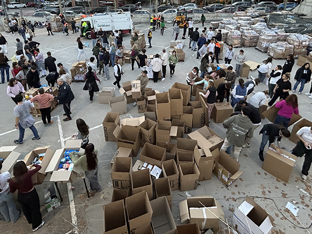 Las Rozas recoge 140 toneladas de comida, herramientas y productos de limpieza para Valencia en 48 horas